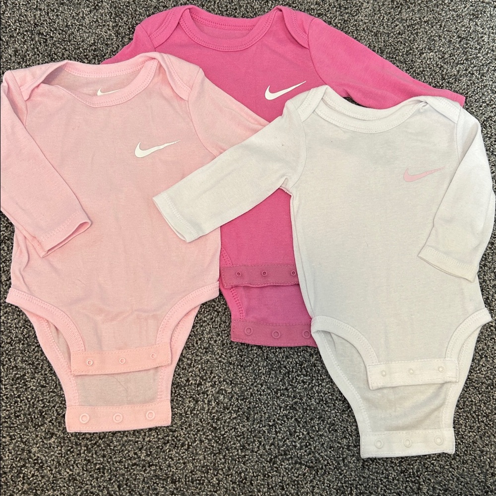 Nike Infant Bodysuit Trio in Pinks and White
